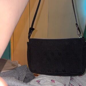 Dooney & Bourke Elegant Black Shoulder Bag